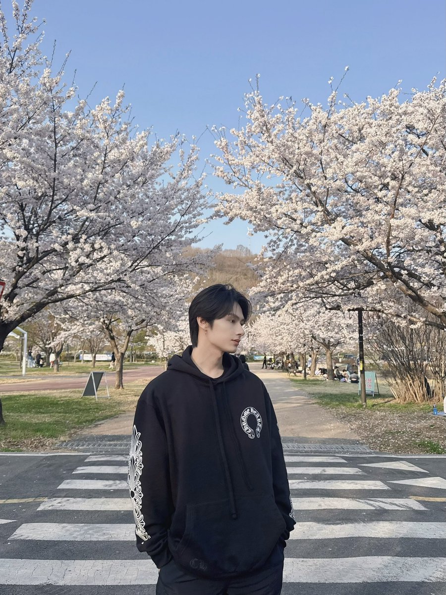 xueishaoo's tweet photo. AAAA WE GOT NEW JUNHUI PHOTOS !!! 🥹🤍 https://t.co/Xp1r0R6cX4