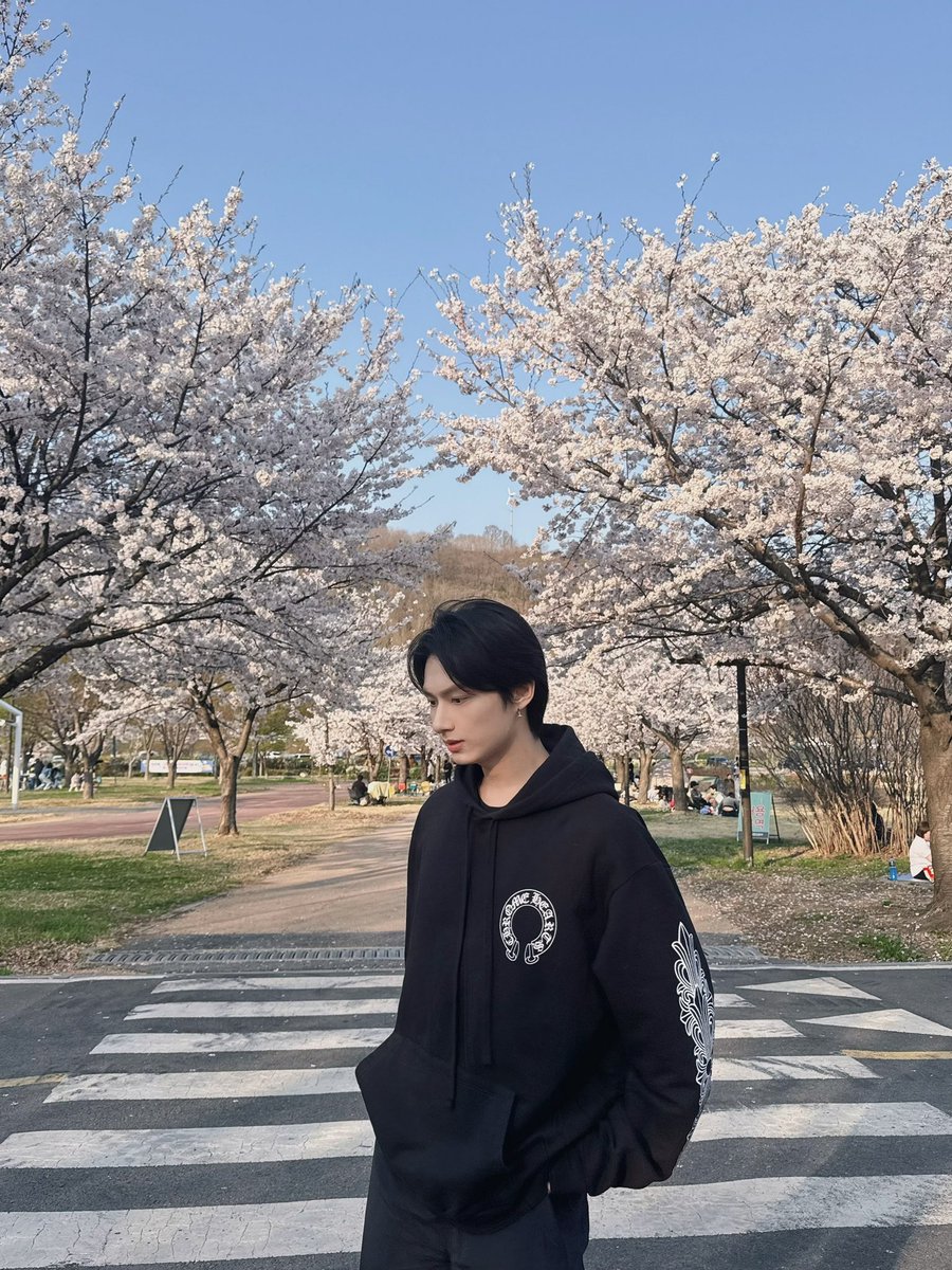 xueishaoo's tweet photo. AAAA WE GOT NEW JUNHUI PHOTOS !!! 🥹🤍 https://t.co/Xp1r0R6cX4