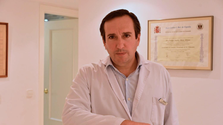 COFCadiz's tweet photo. 😖 ¿Sabes lo que es la #astenia primaveral? Felipe Mozo, vicepresidente y vocal de Alimentación del Colegio, ha pasado hace unos días por @COPECadiz para explicar en qué consiste esta sensación de debilidad y falta de vitalidad generalizada.

📻 Escúchala: https://t.co/M4fAR1s9wK https://t.co/huU4NbTnDe
