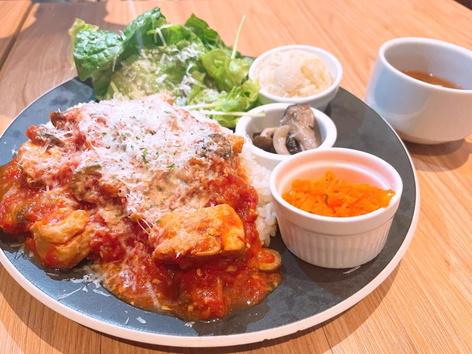 改めまして、ジョンちゃんとお誕生日デートしてきました!いろんなご飯食べたり遊びに行ってきたよー!!!😘💕💕
4枚目のイラストですが、ジョンちゃんがスト6の私のアバター君を描いてくれたんです…めちゃめちゃかっこいい、そして可愛い…可愛い…!!!一生の家宝にしますありがとう😭🙏✨ 
