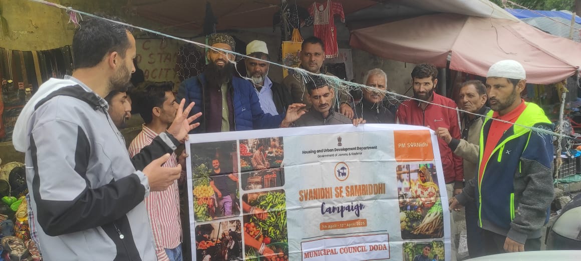 CouncilDoda's tweet photo. Today, an awareness program was conducted near Old Hospital, informing #streetvendors about the #benefits of #socialprofiling under #SVANidhiseSAMRiddhi scheme.
@harvinder_ias
@MoHUA_India
@Devansh_IAS
@mandeep082
@SwachSurvekshan
@md_sbm
@SwachhBharatGov
@JammuUlb
@JKHUDD1 https://t.co/V3gcg22Wmh