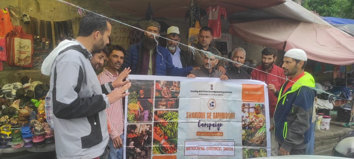 CouncilDoda's tweet photo. Today, an awareness program was conducted near Old Hospital, informing #streetvendors about the #benefits of #socialprofiling under #SVANidhiseSAMRiddhi scheme.
@harvinder_ias
@MoHUA_India
@Devansh_IAS
@mandeep082
@SwachSurvekshan
@md_sbm
@SwachhBharatGov
@JammuUlb
@JKHUDD1 https://t.co/V3gcg22Wmh