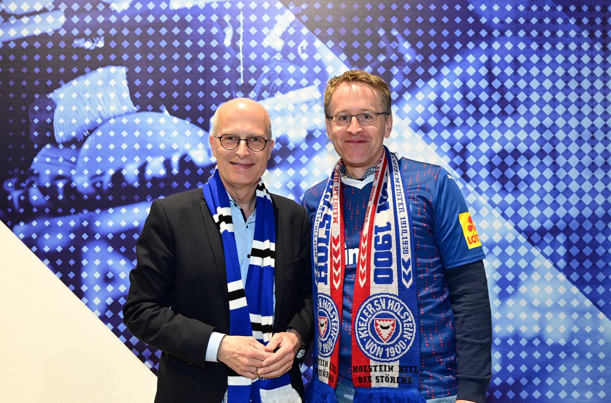 Unser neuer Millerntalk ist da, diesmal mit Schleswig-Holsteins Ministerpräsident Daniel Günther. Wenn ihr wissen wollt, wie man gleichzeitig den FC Bayern, Holstein Kiel, den HSV und auch (ein bisschen) den FC St. Pauli mögen kann, hört rein! 

abendblatt.de/podcast/articl…
📸 Witters