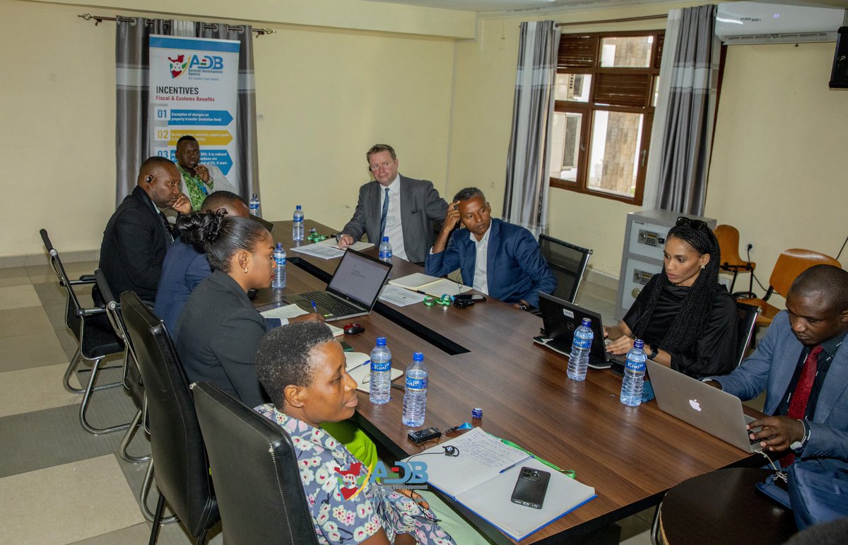 ADB_Burundi's tweet photo. Mr Roger NGABIRANO Directeur en charge de la promotion des investissements et des exportations qui a représenté le DG a expliqué que le secteur minier est l'un des secteurs prioritaires ennoncés dans le Code des investissements et dont les investisseurs sont appuyés par l'ADB. https://t.co/heBXREm5hi
