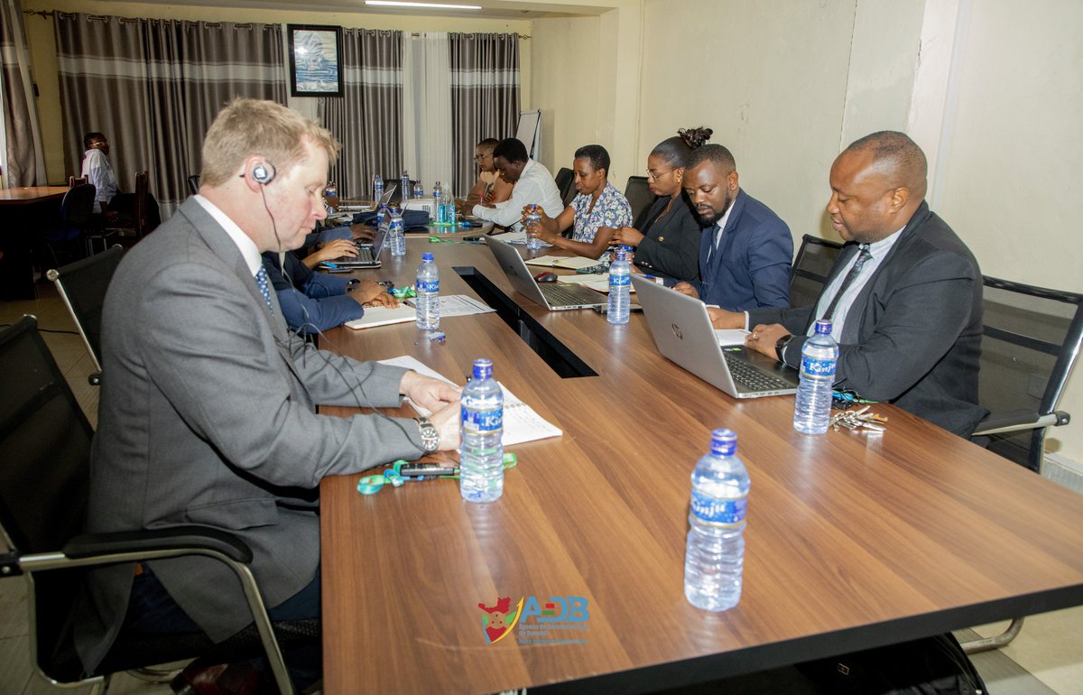 ADB_Burundi's tweet photo. Mr Roger NGABIRANO Directeur en charge de la promotion des investissements et des exportations qui a représenté le DG a expliqué que le secteur minier est l'un des secteurs prioritaires ennoncés dans le Code des investissements et dont les investisseurs sont appuyés par l'ADB. https://t.co/heBXREm5hi