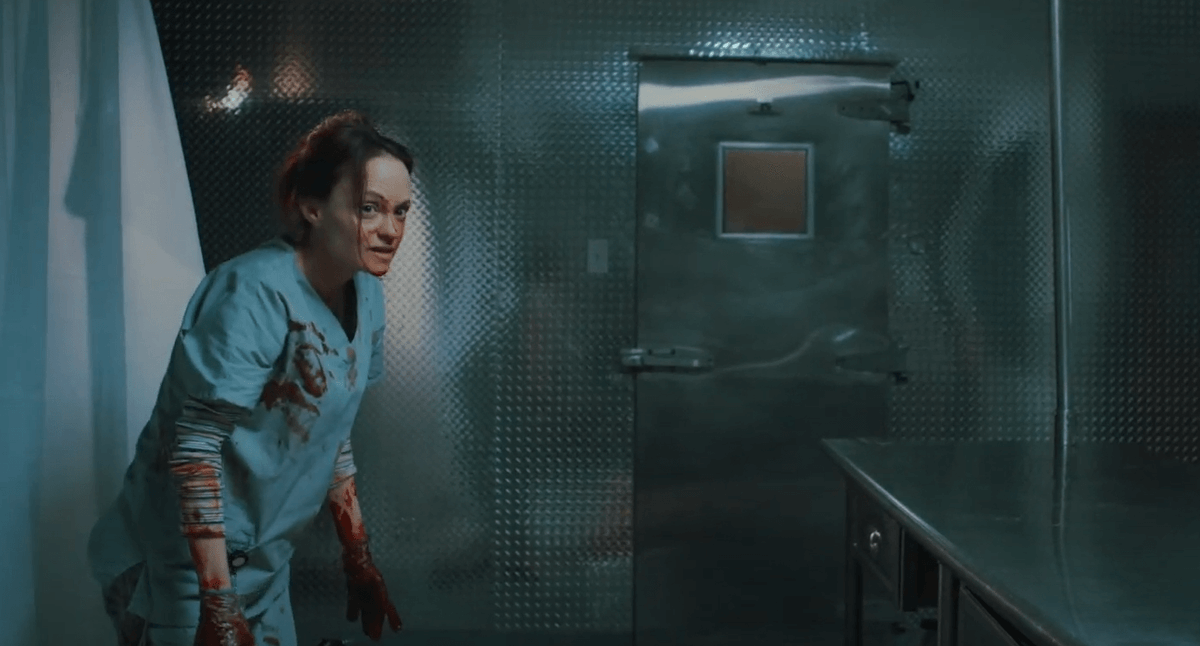 Shadowz_es's tweet photo. Una enfermera adicta a las drogas (la siempre adorable Angela Bettis) implicada en una trama de tráfico de órganos en un hospital. Suena divertido, es divertido, más aún en modo comedia negra: dejaos llevar por #12HourShift.
Un turno que no olvidaréis: https://t.co/DZOseFLU85 https://t.co/kRyB2LibMq