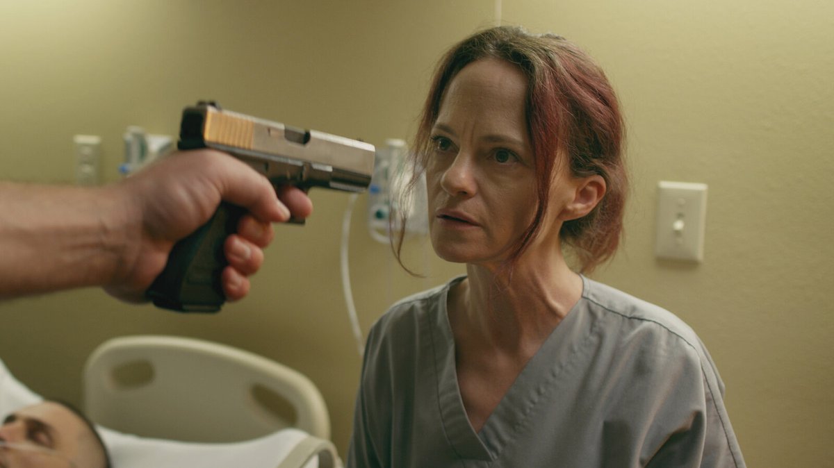 Shadowz_es's tweet photo. Una enfermera adicta a las drogas (la siempre adorable Angela Bettis) implicada en una trama de tráfico de órganos en un hospital. Suena divertido, es divertido, más aún en modo comedia negra: dejaos llevar por #12HourShift.
Un turno que no olvidaréis: https://t.co/DZOseFLU85 https://t.co/kRyB2LibMq