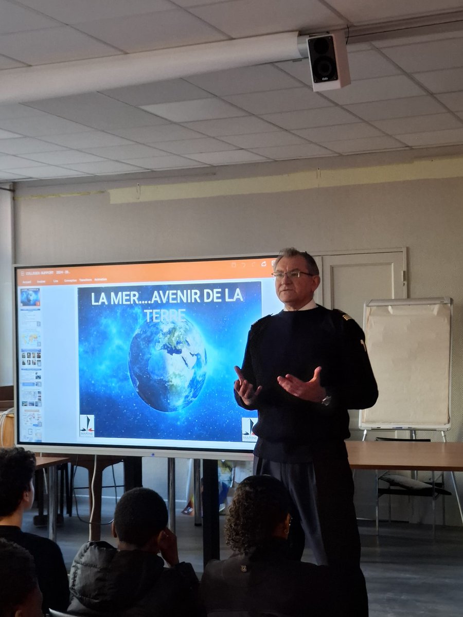 Conférence de la Marine Nationale à <a href="/VillonCollege/">Collège François Villon</a> pour les classes Défense et Sécurité des collèges Daudet et Villon. L'occasion de découvrir les métiers proposés par la Marine Nationale <a href="/MarineNationale/">Marine nationale</a>