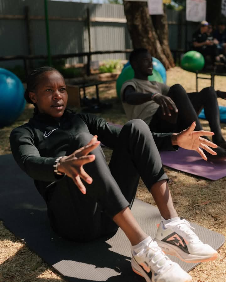 Kipyegon_Faith's tweet photo. No Pain, No Gain!

Building strength with the Kaptagat team 😊 https://t.co/VqJuWkPS6Q