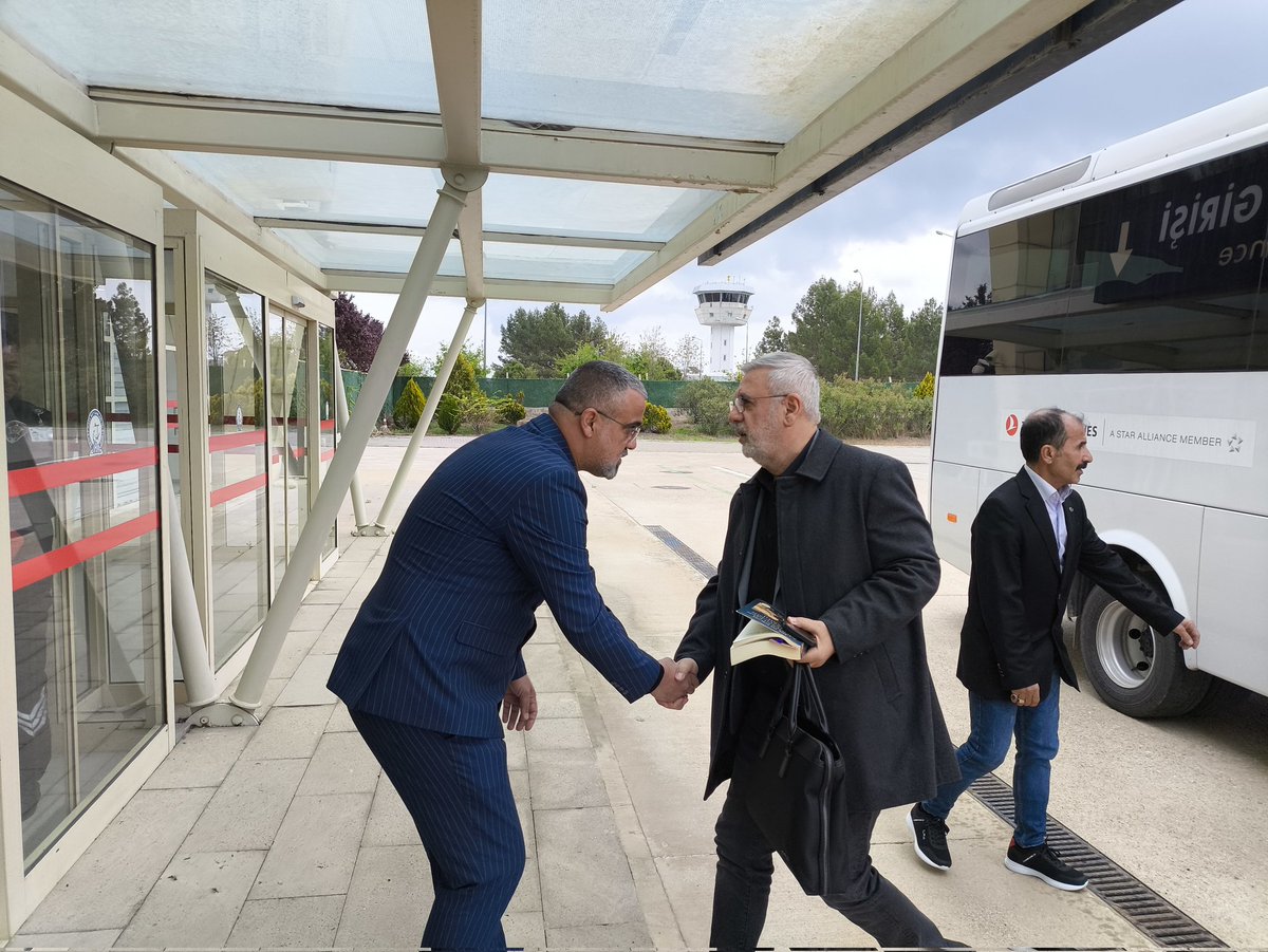 yusufaslan_02's tweet photo. DEMBİRDER Genel Başkanımız Mehmet Metiner’i Coşkuyla Karşıladık!

DEMBİRDER ailesi olarak, Genel Başkanımız Sayın Mehmet Metiner’i havaalanında büyük bir coşku ve sevgiyle karşıladık.
Kendisine gösterilen ilgi ve teveccüh, birliğimizin ve beraberliğimizin en güzel göstergesi oldu.

Sayın Başkanımıza şehrimize hoş geldiniz diyor, bu anlamlı ziyareti için teşekkür ediyoruz.
@MetinerBasin @dembir_der
@dembirderkahta
#DEMBİRDER #MehmetMetiner #BirlikteGüçlüyüz