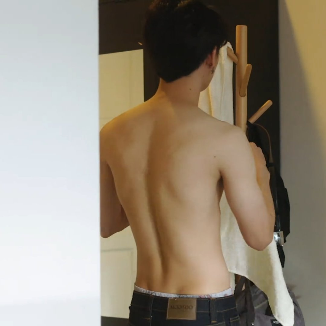 singleserenade's tweet photo. open thread: #ananforscience (or anantomy) where i show you why yin's body is very good to learn anatomy on!
first, we have something called the 'dimple of venus' (or 'dimple of apollo' in men) which is quite rare and is the inspiration of this series✨
#หยิ่นวอร์ #yinyin_anw https://t.co/Pl1FjQhcEQ
