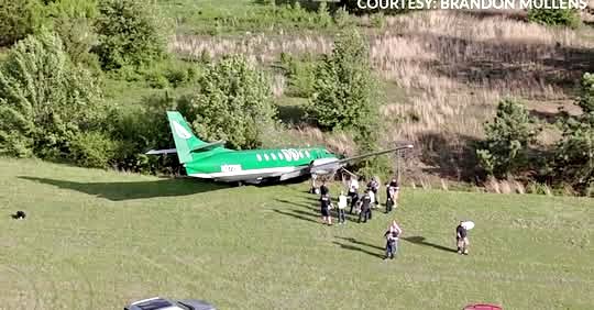 ivancp25's tweet photo. #AccidenteAéreo de #FairchildMetroIII #SA227-AC, del #CBG operando Vuelo 416 para #KeyLimeAir. Se salió de pista por la 23 del Aeropuerto Municipal North Little Rock (KORK) #Arkansas #EEUU 🇺🇲. En la toma en KORK, los vientos eran de 300°//17, rachas 23 Kts. Sin heridos. 10-04-25 https://t.co/pjB6SXaV6g