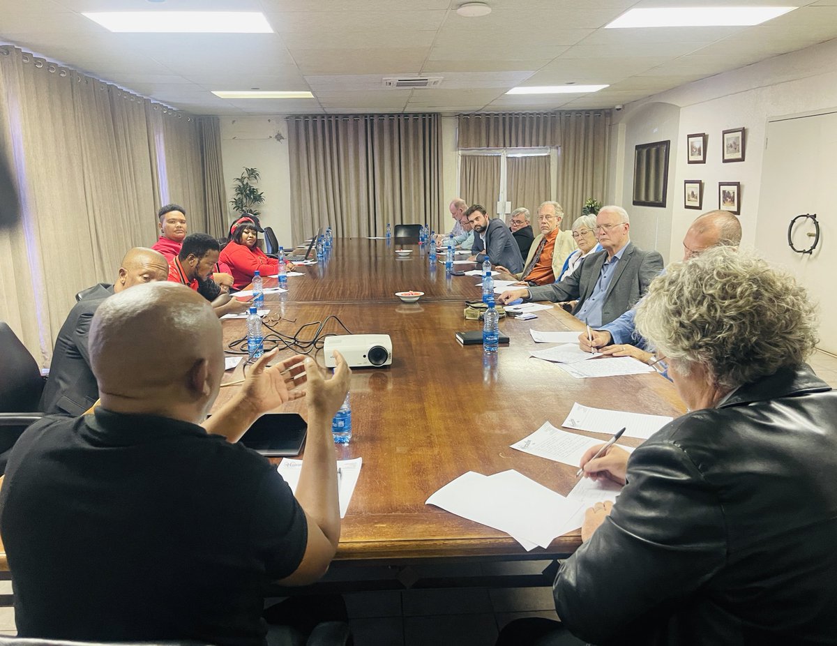 effnorthercape's tweet photo. ♦️In Pictures♦️
The meeting between Orania/Freedom Front Plus and the leadership of EFF Northern Cape is currently underway in Kimberley.
#YearOfThePicketLines https://t.co/49NB4kBmbO