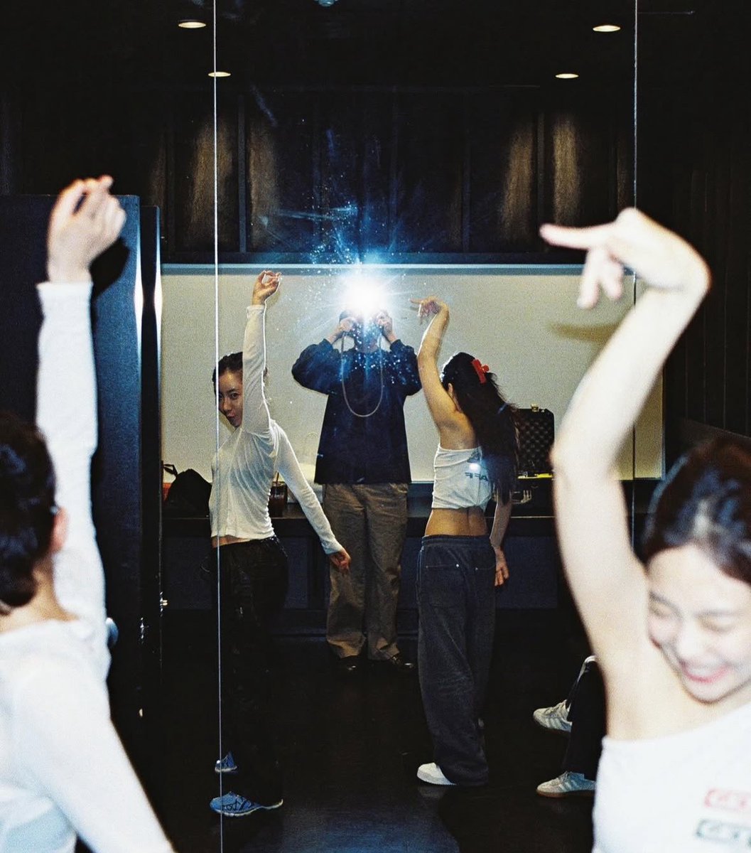 #JENNIE via Instagram post:

“D-3 TILL COACHELLA”

(2/3)

#RUBIES_HQ <a href="/jennierubyjane/">JENNIE</a> <a href="/Jennie_HQ/">JENNIE HQ</a>