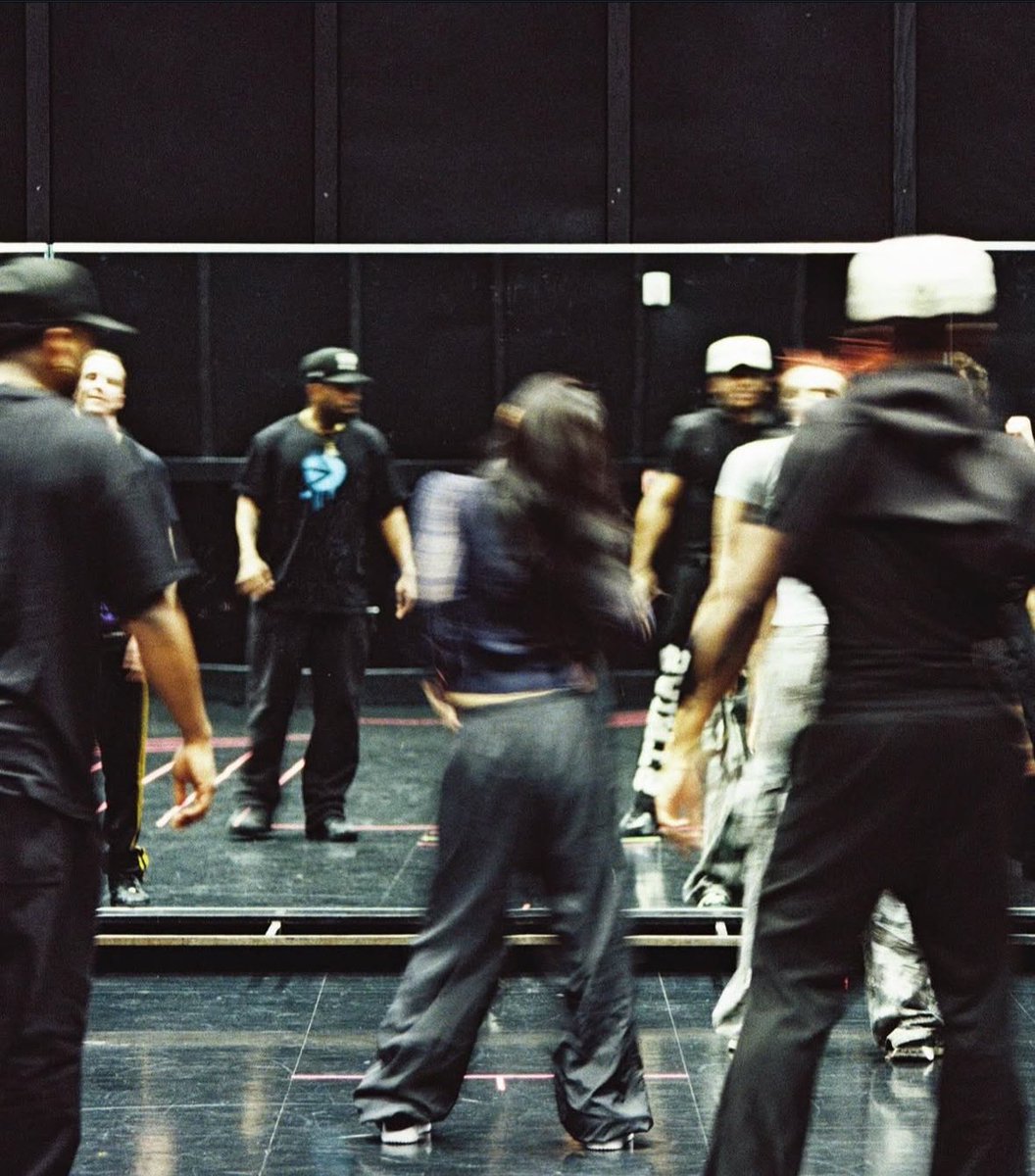 #JENNIE via Instagram post:

“D-3 TILL COACHELLA”

(3/3)

#RUBIES_HQ <a href="/jennierubyjane/">JENNIE</a> <a href="/Jennie_HQ/">JENNIE HQ</a>