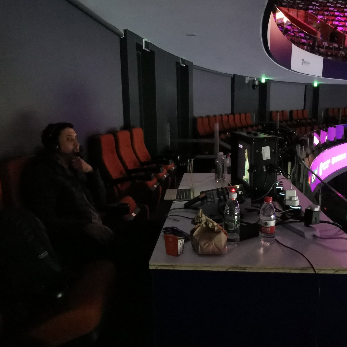 wschooi's tweet image. Badminton Asia Championships 2025. 

Behind the scene:
Commentator - Roshan Rai in action.