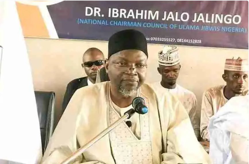 Gistloversblog1's tweet image. BREAKING: An Islamic cleric and the National Chairman of the Council of Ulama, Dr. Ibrahim Jalingo, has endorsed d€ath penalty for religious faithful who renounce their religion.
What’s your take on this ?
