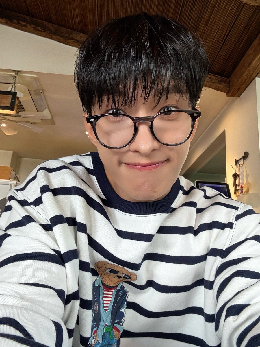 DOKYEOM 🥹🐶🖤🌟