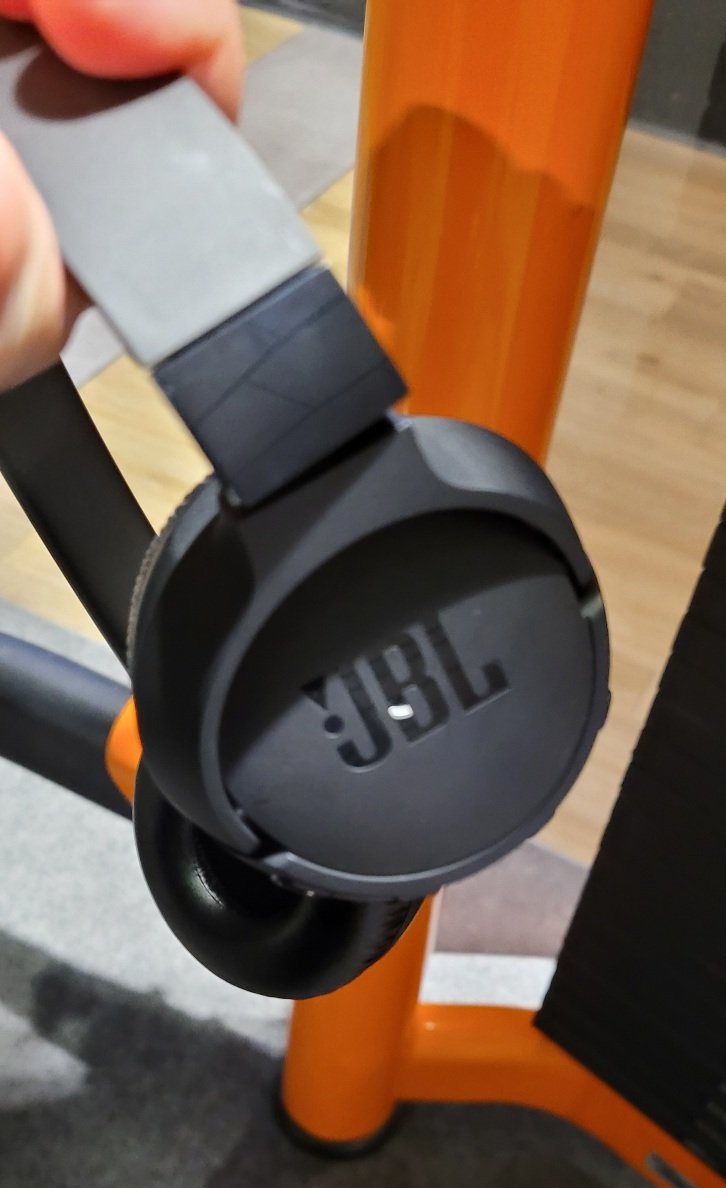 nolwnlm's tweet image. 🎧 Quel est le meilleur casque avec réduction de bruit ? 😉
J'ai actuellement un JBL 670 NC

🔥 C'est pour une bonne cause : la reprise du sport ! 💪

#casque #sport