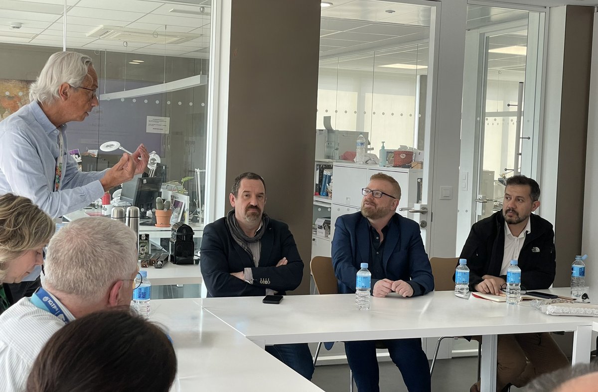 IrsiCaixa's tweet photo. 😊 Thrilled to welcome Gabriel Rabinovich (@gabyrabi), group leader at the CaixaResearch Institute, to IrsiCaixa this week!

🤝 New collaborations between CRI and IrsiCaixa will drive scientific progress and impactful research.

🚀 Looking forward to what we’ll achieve together! https://t.co/1pYexK17MO