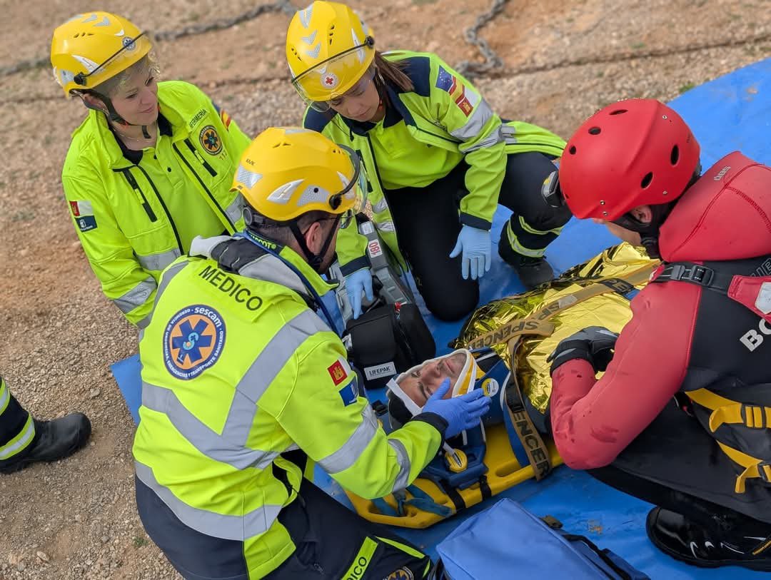 GUETS_CLM's tweet photo. La @GUETS_CLM de @SanidadCLM participó ayer en el

Simulacro por inundaciones en Almansa, con la activación del PRICAM

Más info: https://t.co/mEKsDZjkAq

Necesario estos ejercicios para fomentar el trabajo entre la distintas instituciones

#SomosGUETS @112clm https://t.co/TGPLhq7Erd