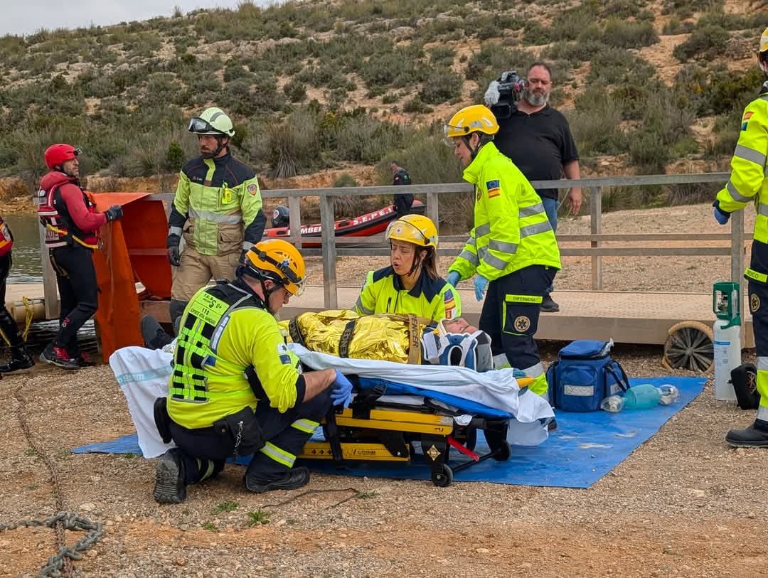GUETS_CLM's tweet photo. La @GUETS_CLM de @SanidadCLM participó ayer en el

Simulacro por inundaciones en Almansa, con la activación del PRICAM

Más info: https://t.co/mEKsDZjkAq

Necesario estos ejercicios para fomentar el trabajo entre la distintas instituciones

#SomosGUETS @112clm https://t.co/TGPLhq7Erd