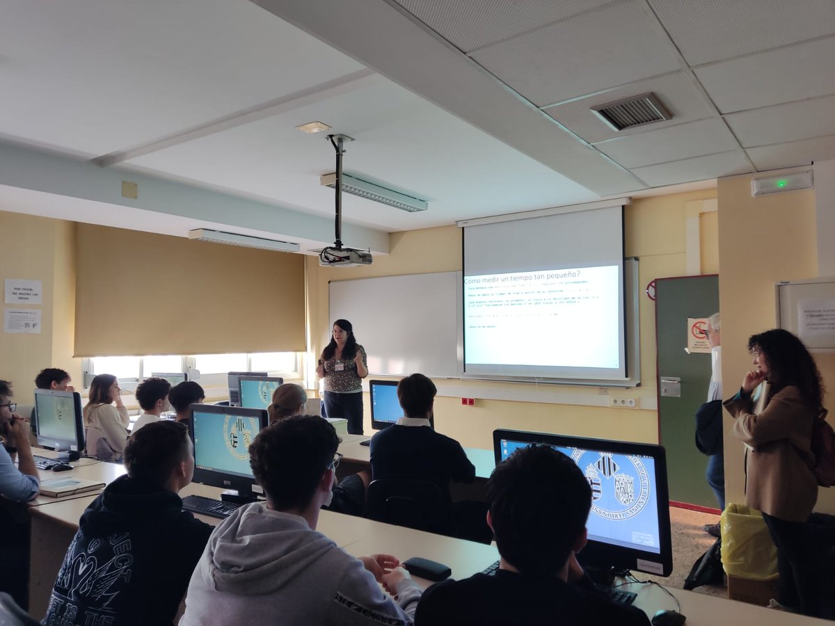 IFICorpuscular's tweet photo. ¡Hoy tenemos nuestra #masterclass sobre el experimento #LHCb! Los y las estudiantes están pasando una mañana muy divertida compartiendo nuevos conocimientos. 🌌
🔗 https://t.co/VLkwtEcc5K
📍 Podéis encontrarnos en la @FacFisicaUV https://t.co/R4DIMkGprw