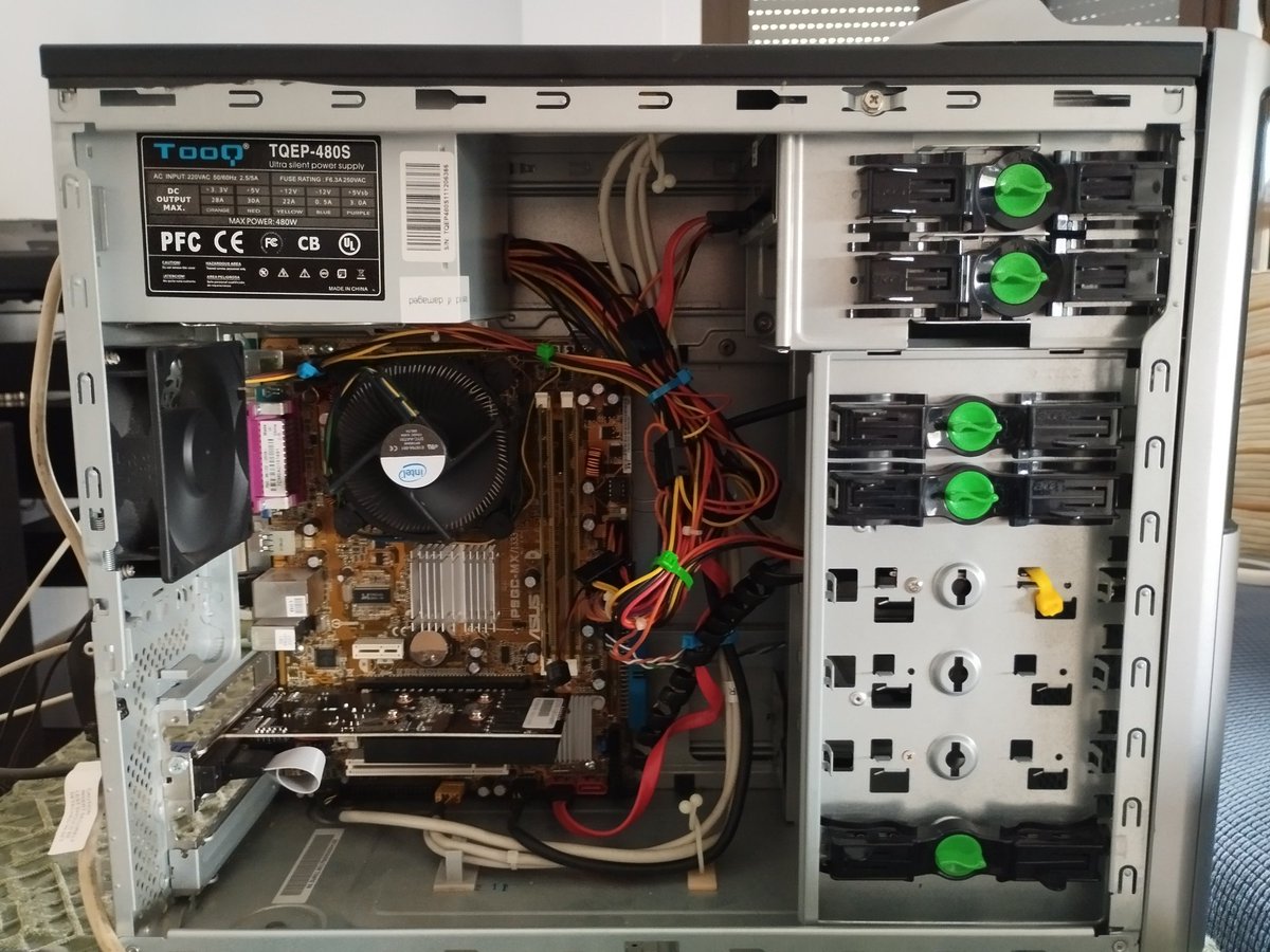 TutosySoft's tweet photo. Otro PC que rescatamos para dar una segunda vida.
La placa no respondía, cambiamos por una placa ASUS, una gráfica Nvidia de 1Gb nueva y a rendir perfectamente en cualquier hogar o pequeño negocio.
#segundavidapc #reparacionpc #acer #asus #nvidia https://t.co/DmPWSlC4cP