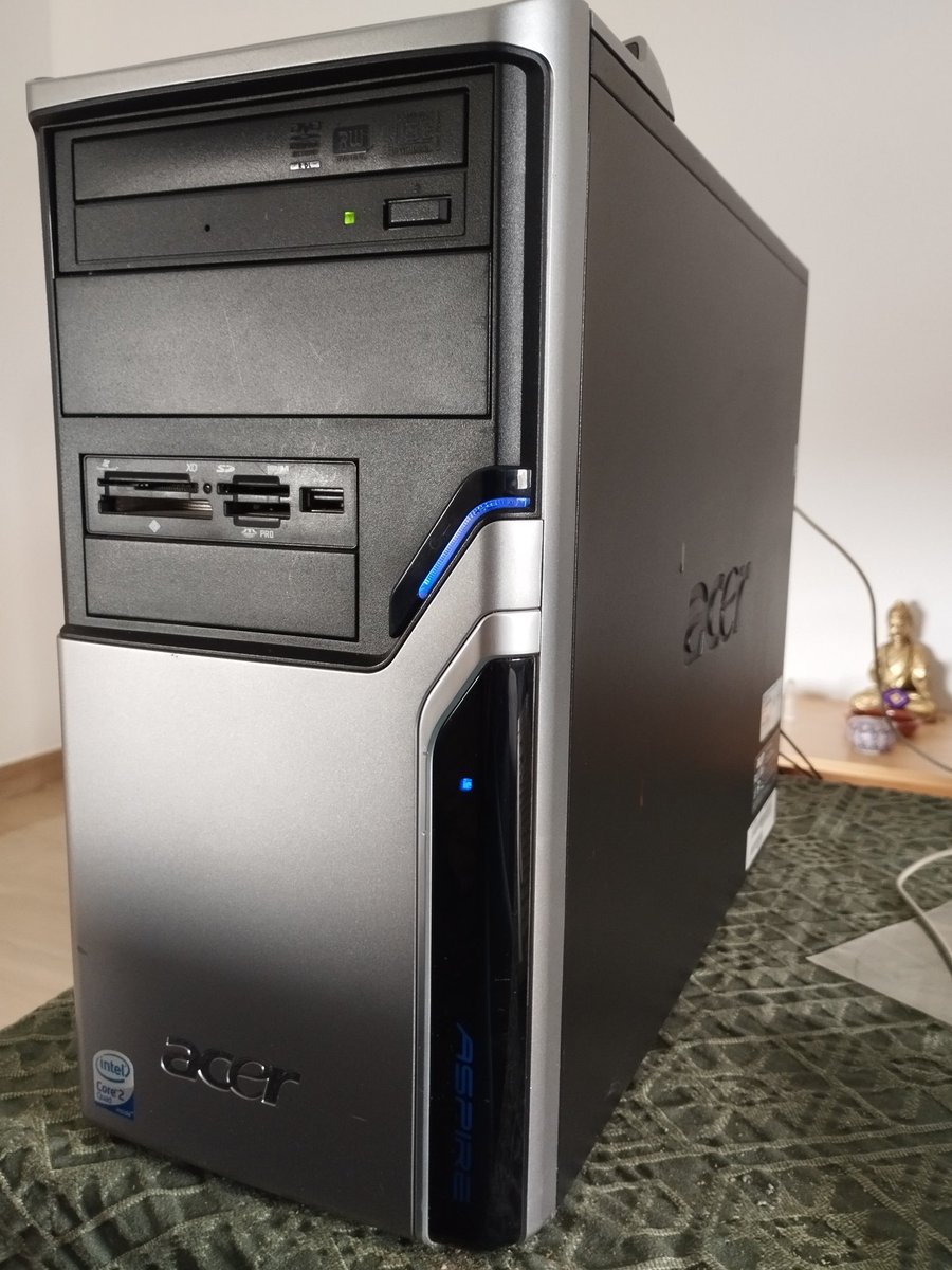 TutosySoft's tweet photo. Otro PC que rescatamos para dar una segunda vida.
La placa no respondía, cambiamos por una placa ASUS, una gráfica Nvidia de 1Gb nueva y a rendir perfectamente en cualquier hogar o pequeño negocio.
#segundavidapc #reparacionpc #acer #asus #nvidia https://t.co/DmPWSlC4cP