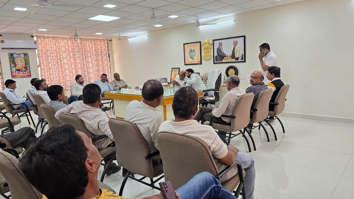 bharatsutariamp's tweet photo. આજરોજ મારી ઓફિસ ખાતે અરજદારોના પ્રશ્નો અને રજૂઆતો સાંભળી, તમામ મુદ્દાઓને ધ્યાનમાં લઈ, યોગ્ય નિરાકરણ માટે સંબંધિત અધિકારીશ્રીઓને ટેલિફોનિક સૂચનાઓ આપી અને અરજદારોને શક્ય એટલું ઝડપથી અને સકારાત્મક રીતે સહાય મળી શકે એ માટે જરૂરી કાર્યવાહી સુનિશ્ચિત કરવામાં આવી. https://t.co/MzidlRzz1l