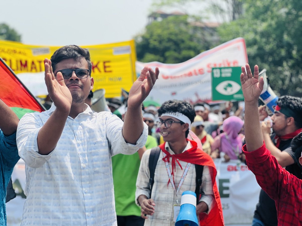 #ClimateStrike2025 | Dhaka, Bangladesh

Over 1,000 young people, activists, and citizens gathered today at Manik Mia Avenue for the largest climate strike in Bangladesh’s history. Organized by @infoyoucan, <a href="/AABangladesh/">ActionAid Bangladesh</a> &amp; <a href="/FFF_Bangladesh/">Fridays For Future - Bangladesh</a>