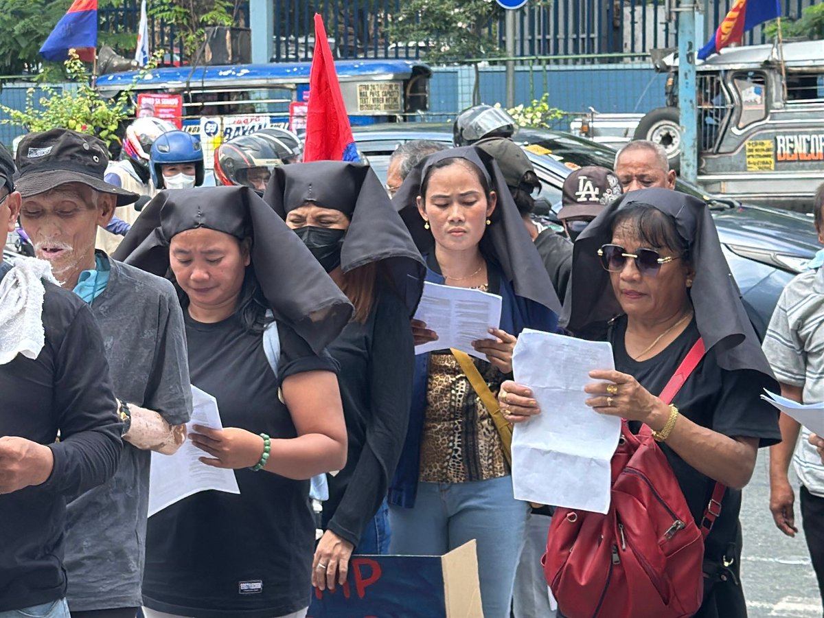 pistonph's tweet photo. Like Christ's journey to Calvary, Filipino transport workers trudge a difficult path of uncertainty and hardship. This Holy Week, as Filipino Christians reflect on sacrifice and redemption, we urge the Marcos regime to also reflect on the sacrifices already made by thousands of transport workers struggling to maintain their livelihoods.