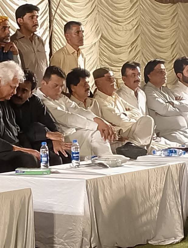 MahboobJunejo1's tweet photo. حیدرآباد:  شورو ہاؤس پی ایس 60 حیدر آباد  18 اپریل کو منعقدہ جلسے کے حوالے میٹنگ منعقد کی گئی۔وزیر آب پاشی سندھ جام خان شورو صاحب،مئیر  حیدر آباد کاشف خان شورو صاحب ركن قومی اسمبلی و صدر ضلع حیدرآباد طارق شاہ جاموٹ صاحب ، جنرل سیکریٹری وسیم راجپوت صاحب دیگر رہنما  موجود تھے۔ https://t.co/sGC7uDoCPG