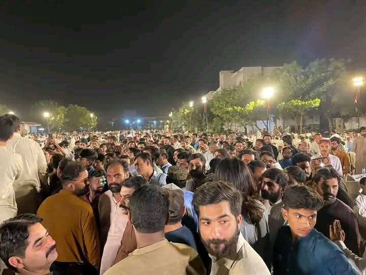 MahboobJunejo1's tweet photo. حیدرآباد:  شورو ہاؤس پی ایس 60 حیدر آباد  18 اپریل کو منعقدہ جلسے کے حوالے میٹنگ منعقد کی گئی۔وزیر آب پاشی سندھ جام خان شورو صاحب،مئیر  حیدر آباد کاشف خان شورو صاحب ركن قومی اسمبلی و صدر ضلع حیدرآباد طارق شاہ جاموٹ صاحب ، جنرل سیکریٹری وسیم راجپوت صاحب دیگر رہنما  موجود تھے۔ https://t.co/sGC7uDoCPG