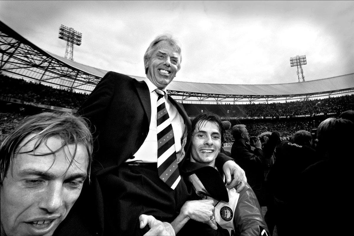 Ceves10's tweet photo. Feyenoord Landskampioen 1999 o.l.v Don Leo op de schouders van Keessie Wonderboy en Paultje Bosvelt. Prachtige tijd 💪 https://t.co/NeoDSyqwJG