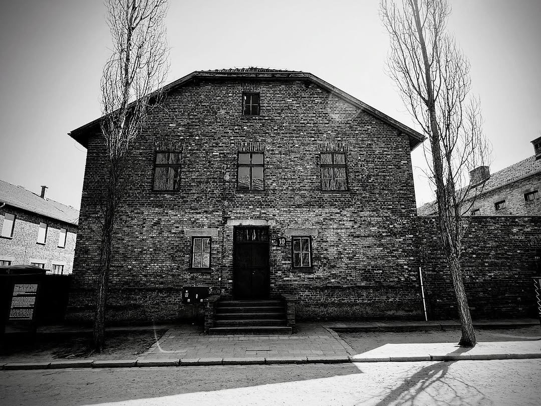 AuschwitzMuseum's tweet photo. Auschwitz I. Block 10

A prisoner block in Auschwitz I where, from April 1943, the gynecologist Carl Clauberg’s experimental station was located. From 150 to 400 Jewish women were quartered there, and he conducted sterilization experiments on them. 

Learn about medical experiments at Auschwitz.

Online lesson: https://t.co/9geUbZmnyy

Podcast: https://t.co/8HYSTucATR

(Photo: https://t.co/8ppSbhT5eZ)