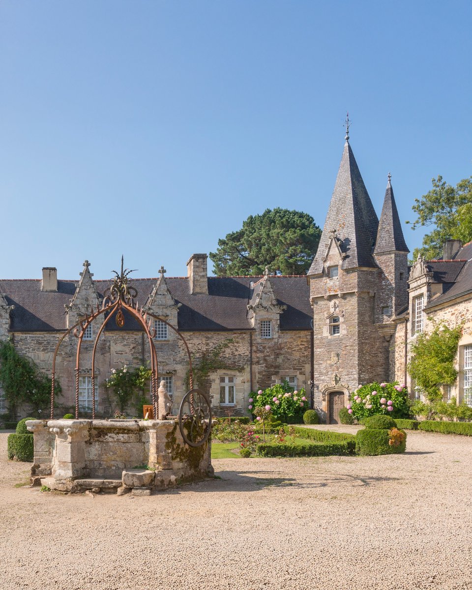 Rochefort-en-Terre, un village digne d’un conte de fées ! 👑

Maisons à pans de bois, château et ruelles pavées… une ambiance magique à découvrir. ✨

#RochefortEnTerre #Morbihan

📷 : ©Alessandro Gui