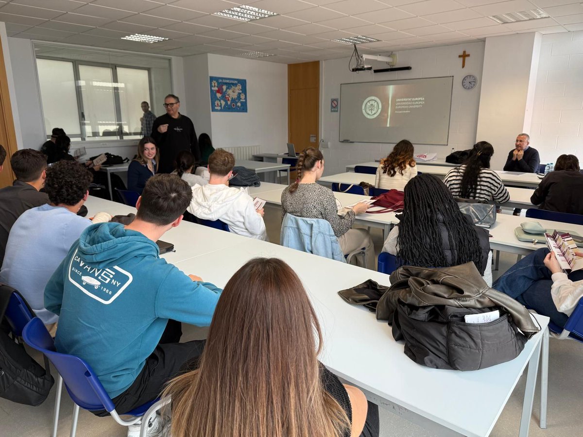 “El secret de l’èxit empresarial: Com preparar-te per triomfar demà” la masterclass que han rebut els alumnes de 2n ADFI i MAPU, una sessió que ha posat el focus en els elements clau per destacar en un mercat cada cop més competitiu i canviant.  buff.ly/NsN7nB7