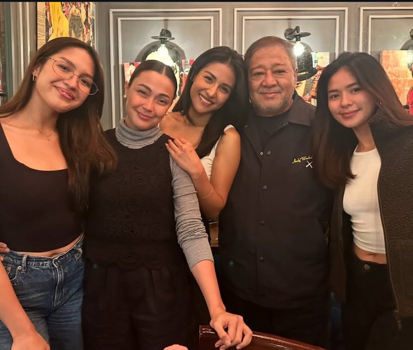 Jodi, Jane, Sanya and Loisa with Direk Bobot Mortiz 🥰

©️ direkbobot IG | #JodiStaMaria #JaneOineza #SanyaLopez #LoisaAndalio