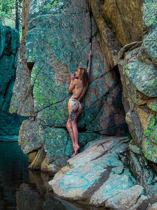 Watch therealslimcadi's leaked NSFW photo on TwXstars