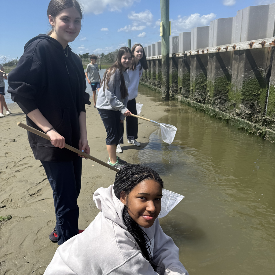 CarmelCougars's tweet photo. 7th grade had a day full of fun and exploring at Fort Caswell. Students kayaked, cast seine nets in an estuary and toured the fort and battery! They spent time playing in the sun and ended the day hunting ghost crabs and roasting sβmores. #ccsms #ccsvalues-excelliingineducation https://t.co/HARfvV61GJ