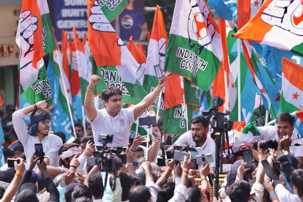 Ritubarala's tweet photo. बिहार मुख्यमंत्री आवास घेराव!!!!
@varunchoudhary2 @UdayBhanuIYC @kanhaiyakumar @SachinPilot https://t.co/w2illYd2io