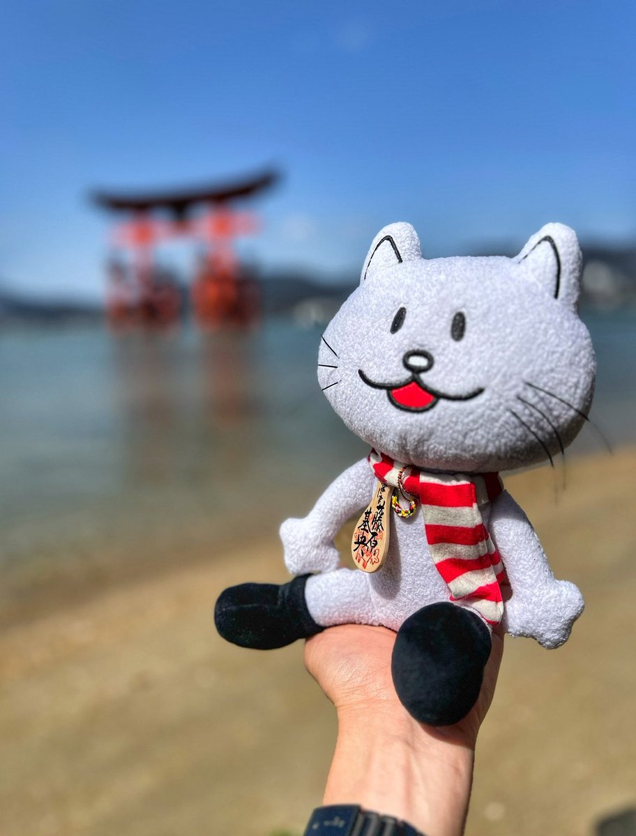 mr_beaver3892's tweet photo. 藤くん46回目のバースデー🎂
おめでとうございます(((o(*゚▽゚*)o)))
来年の30周年ツアー(仮)で
会えるのを楽しみにしてます!!
生まれてきたことに意味があるのさ!
by藤原基央
#HBDF
#HBD藤くん
#藤原基央
#藤原基央誕生祭
#BUMPOFCHICKEN https://t.co/dCgZD6SZJW