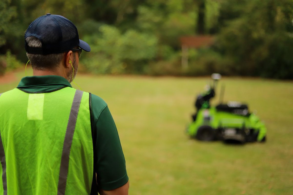 AtlantaVentures's tweet photo. In 2018, Charles Brian Quinn (@SeeBQ) launched Greenzie from the @AtlantaVentures Studio with a bold vision: free humans from repetitive labor.

Through relentless customer discovery, CBQ identified a massive opportunity—bringing autonomous technology to commercial lawn mowers. https://t.co/FBt1HjLj5O