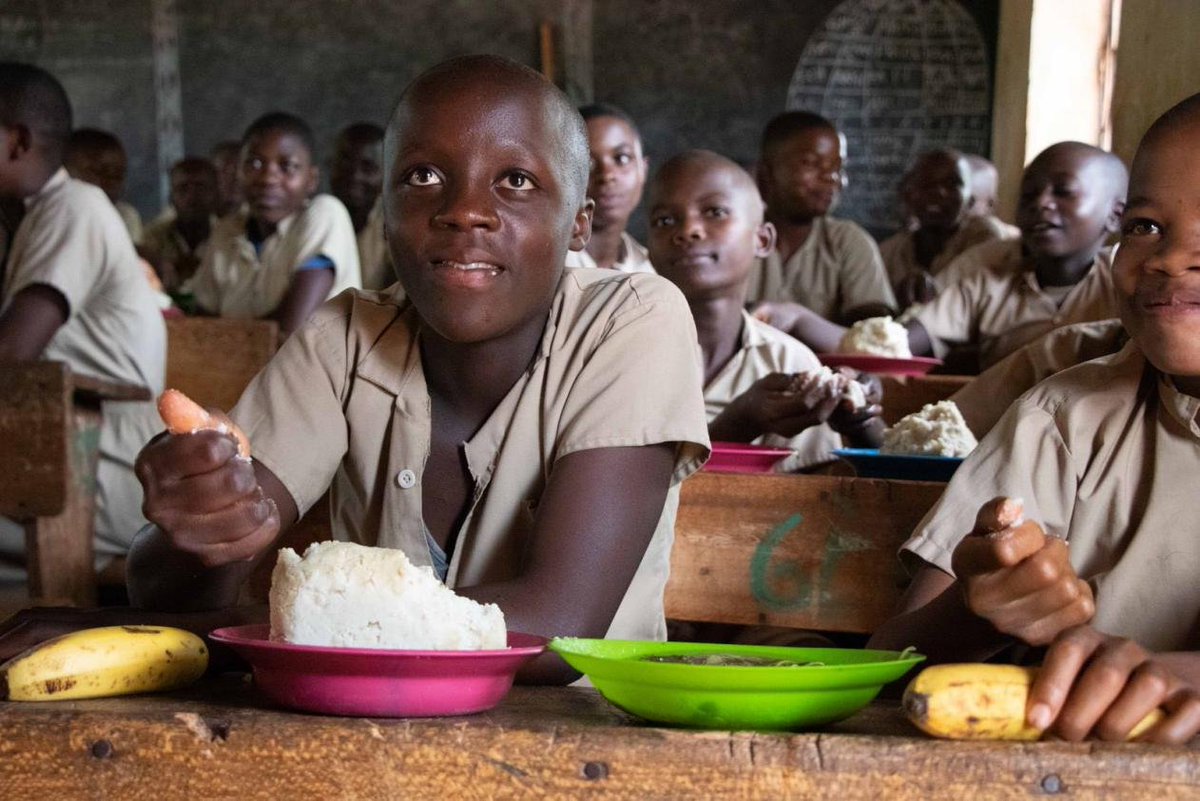 Le 10/04, a eu lieu l'évt virtuel de clôture du projet «Aide alimentaire aux écoles à cantine scolaire au Burundi », félicitant la 1ère pratique réussie du projet dans le cadre du «Fonds pour le Développement mondial et de la Coopération Sud-Sud» mené par 🇨🇳 et le PAM au 🇧🇮.