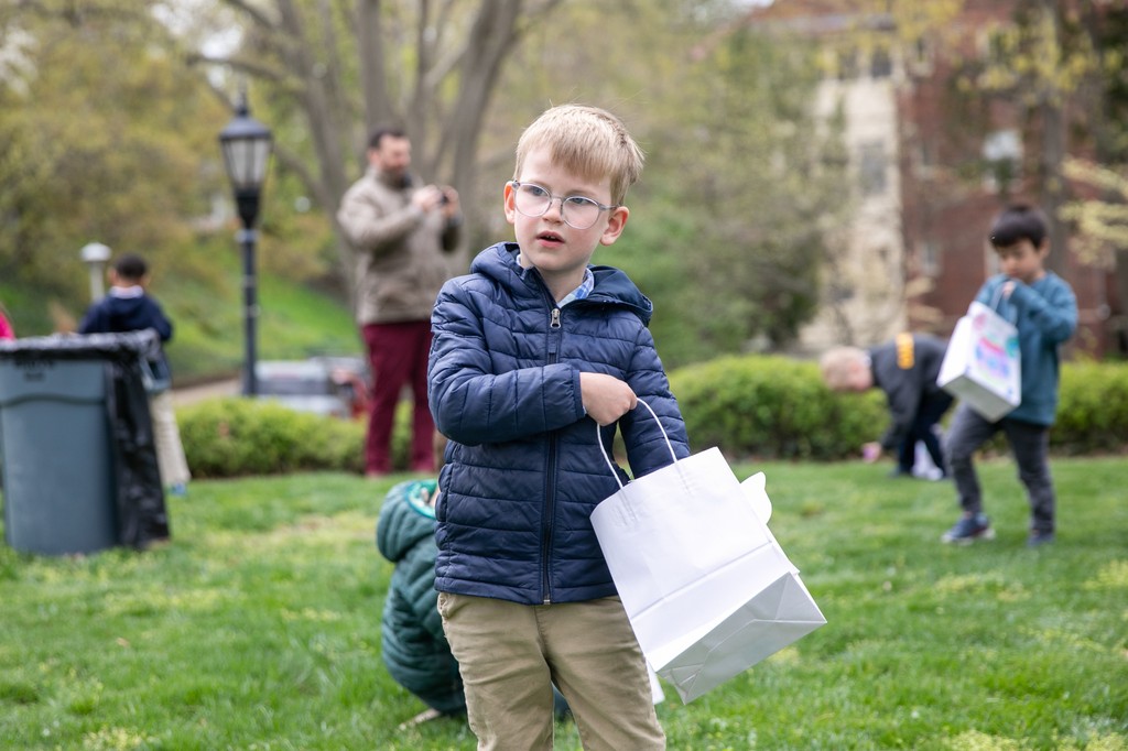 We may be battling dreary weather this week, but spring is in the air! Yesterday, the Fifth and Sixth Agers and celebrated their spring parties with festive treats and an egg hunt on Castalia Lawn.🌷🌼

Parents, view the full photo album on MyCalvert!

#CalvertSchool #Spring
