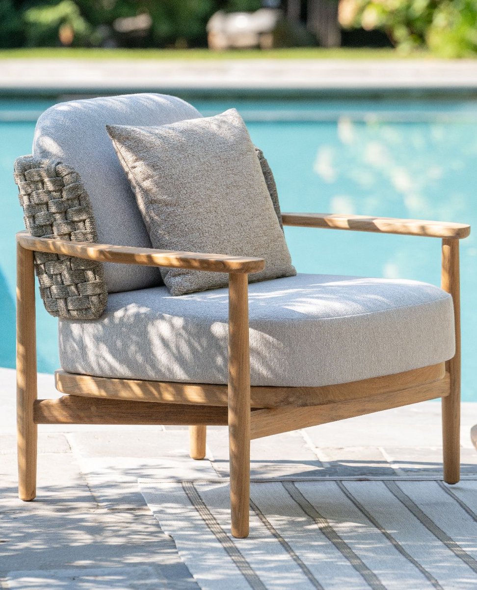 Encompassco's tweet photo. Elevate outdoor relaxation with Boho Lounge by Jati &amp; Kebon - a seamless fusion of mid-century elegance, sumptuous comfort &amp; chic materials🌿✨

https://t.co/VLerTZ453Q

#OutdoorLuxury
#LuxuryLiving
#UKGardens
#GardenDesignUK
#DesignUK
#Comfy
#Style
#ModernGardens
#OutdoorChic https://t.co/lIgeQX1ev6