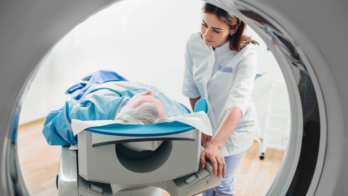 #April is National Cancer Control Month
Cigarette smoking remains the #1 risk factor for lung cancer. Low-dose CT scans can detect it early for high-risk individuals—allowing for life-saving intervention.
Learn more about lung cancer screening: ow.ly/7GW350VyZse