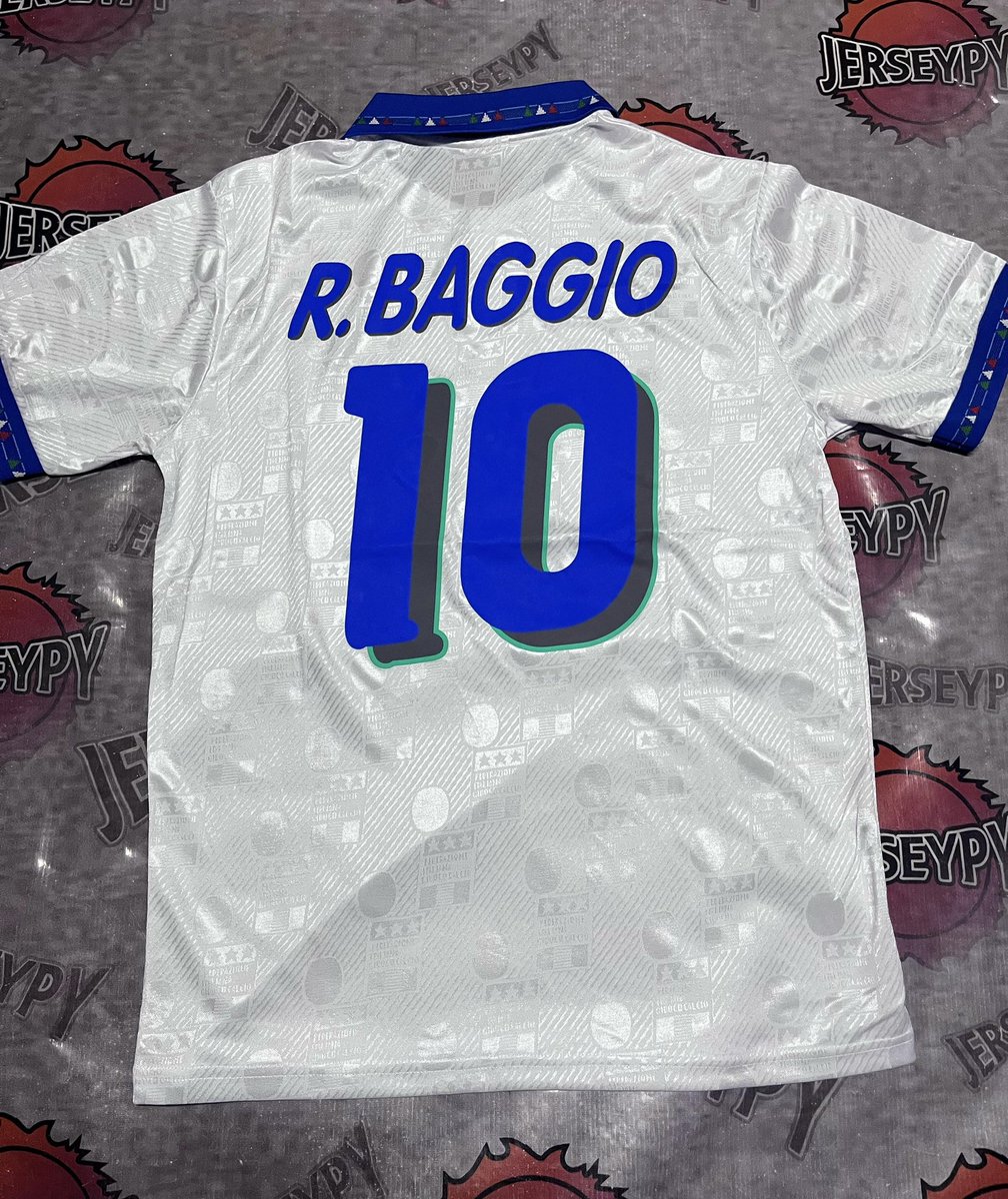 JerseyPy's tweet image. DISPONIBLES PARA ENTREGA INMEDIATA ✅

1- Italia Away Mundial 1994 de Roberto Baggio en tamaño XL. 

2- Real Madrid Away de Zinedine Zidane en talle XL.

Más info al DM o al 0994887261