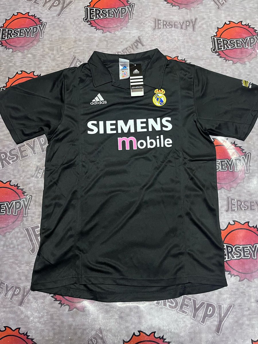 JerseyPy's tweet image. DISPONIBLES PARA ENTREGA INMEDIATA ✅

1- Italia Away Mundial 1994 de Roberto Baggio en tamaño XL. 

2- Real Madrid Away de Zinedine Zidane en talle XL.

Más info al DM o al 0994887261